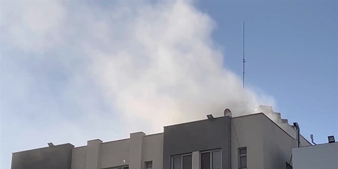 İsrail Şifa Hastanesi'nin çatısındaki güneş panellerini vurdu