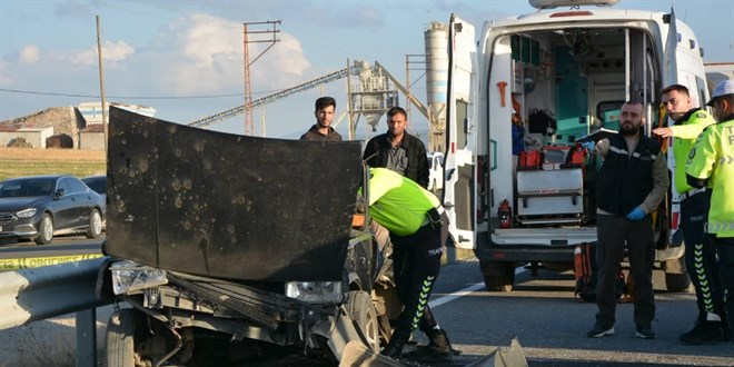 Ağrı'da iki otomobil çarpıştı: 1 ölü, 1 yaralı