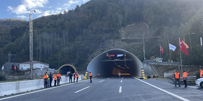 Yenilenen Bolu Dağı Tüneli'nin toplam uzunluğu 3 bin 115 metreye çıktı