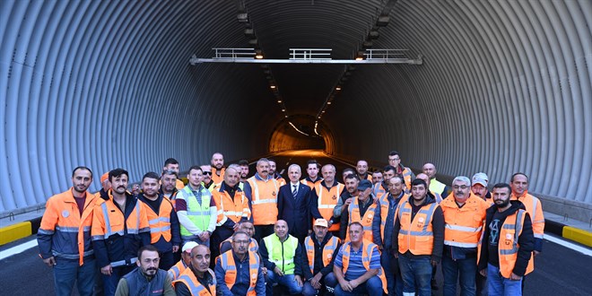 Yenilenen Bolu Dağı Tüneli trafiğe açıldı