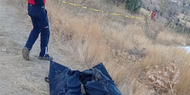 Mersin'de su kuyusu açarken göçük altına kalan 2 kişi öldü