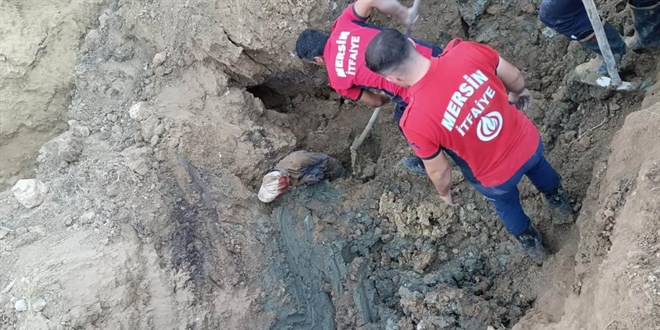 Su kuyusu amaya alan 2 kii gk altnda kalarak ld