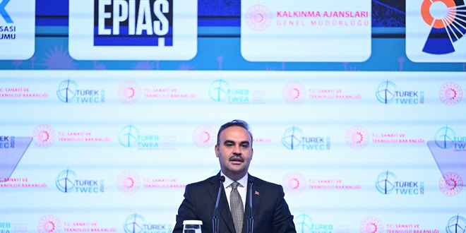Bakan Kacır: Rüzgar enerjisini çok önemsiyoruz