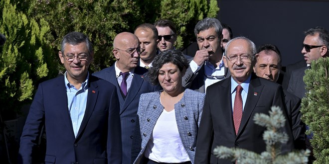 CHP Genel Başkanı Özel, Kılıçdaroğlu'nu evinde ziyaret etti