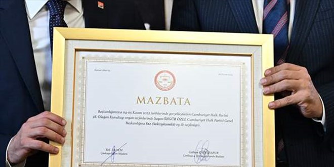 CHP Genel Başkanı Özgür Özel, mazbatasını aldı