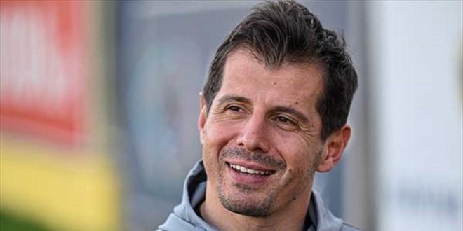 Emre Belözoğlu, yardımcı hakemlerin kendisine olan tavrından rahatsız: