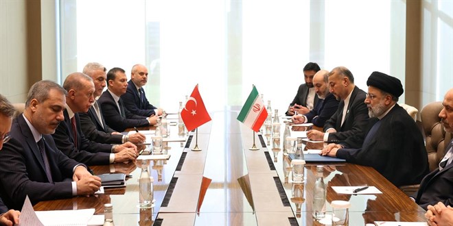 Cumhurbaşkanı Erdoğan İranlı mevkidaşı ile bir araya geldi