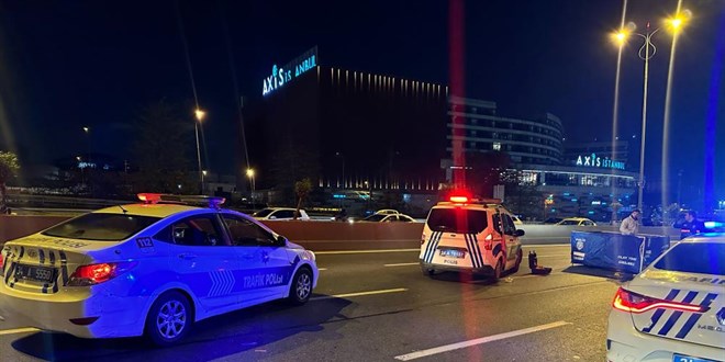 Otomobilin çarptığı Göç İdaresi personeli hayatını kaybetti