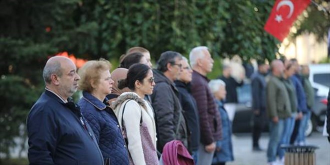Ankara'da saatler 09.05'i gösterdiğinde hayat durdu