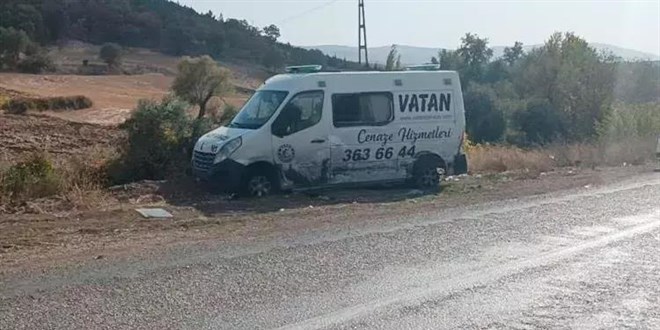 İçinde cenaze bulunan cenaze aracını çaldı