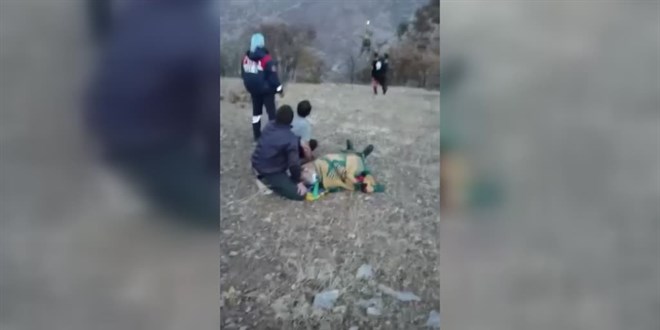 Konya'da kayalıklardan düşerek yaralanan kişi helikopterle kurtarıldı
