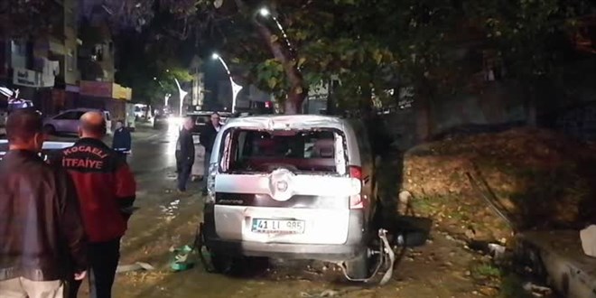Kocaeli'de yolda meydana gelen çökme nedeniyle 3 bina tedbiren boşaltıldı