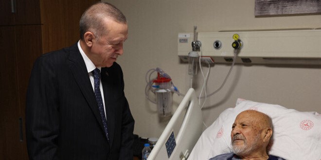 Erdoan eski Devlet Bakan Aksay' hastanede ziyaret etti