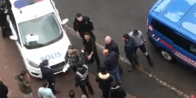 Şanlıurfa'da sokakta tartıştığı kadını tehdit eden polise soruşturma