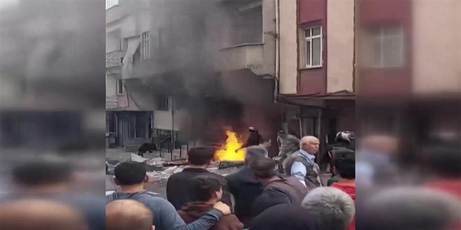 Küçükçekmece'de 5 katlı binada patlama: 1 ölü, 7 yaralı