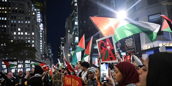 New York'ta binlerce kişi, İsrail'in Gazze'ye saldırılarını protesto etti