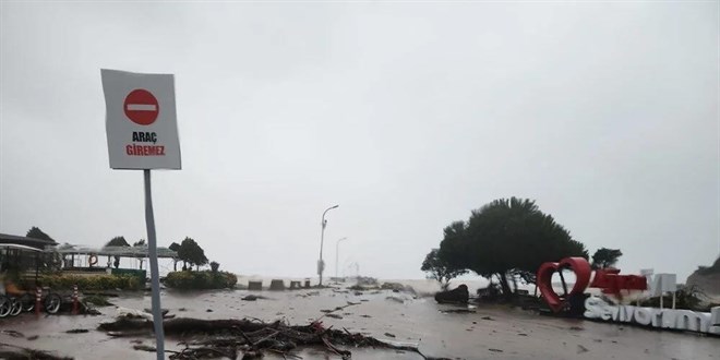 İstanbul'da sağanak yağış, fırtına ve kar