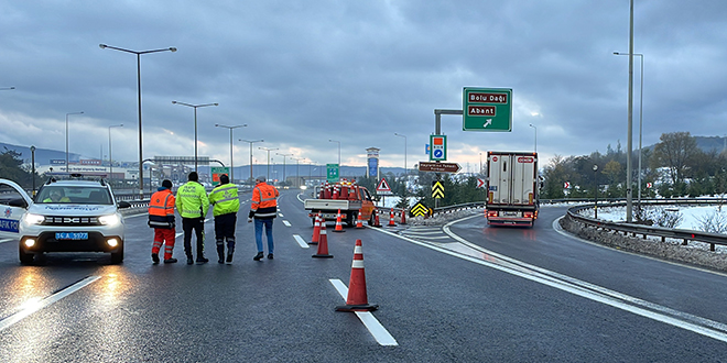 Sürücüler dikkat! Bolu Dağı geçişi İstanbul istikameti ulaşıma kapatıldı