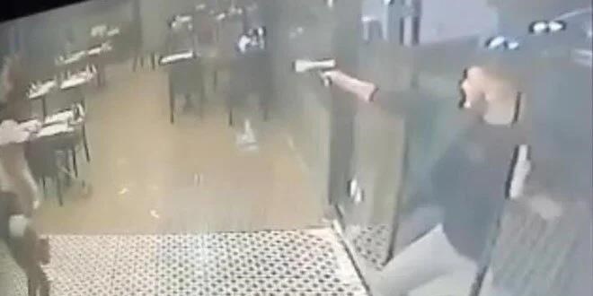 Ayhan Bora Kaplan operasyonunda serbest bırakılmıştı...Restoranda saldırıya uğradı
