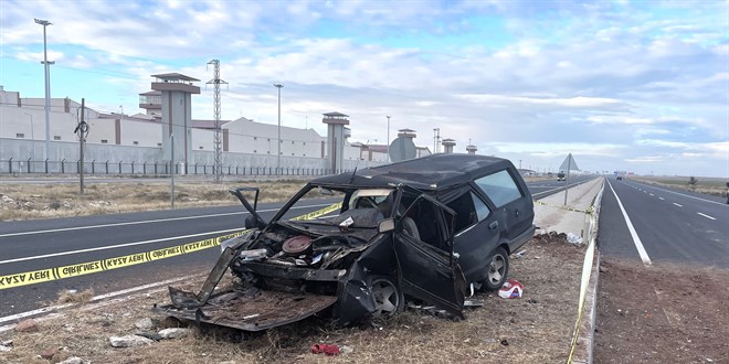 Aksaray'da refje arpan otomobildeki kadn ld