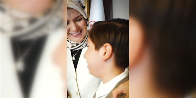 Bakan Göktaş, şehit öğretmen Aybüke Yalçın'ın ailesini ağırladı