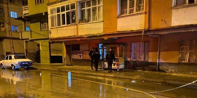 Kavgayı izleyen genci 'Ne bakıyorsun?' diyerek vurdular