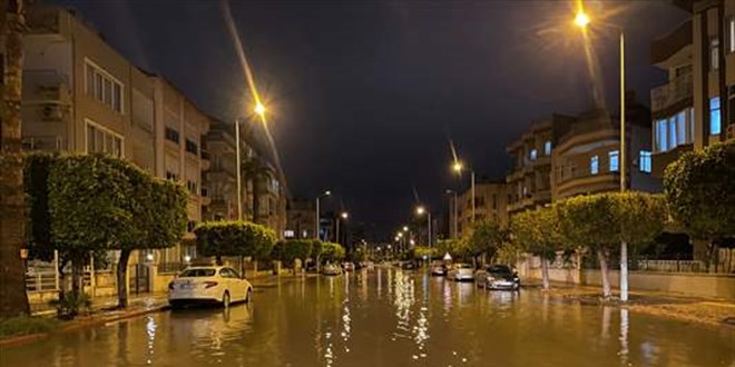 İskenderun'da olumsuz hava koşulları nedeniyle eğitime 1 gün ara verildi