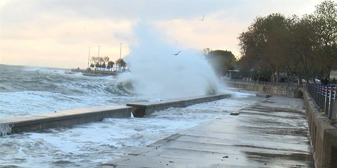 AKOM'dan �stanbul i�in f�rt�na uyar�s�