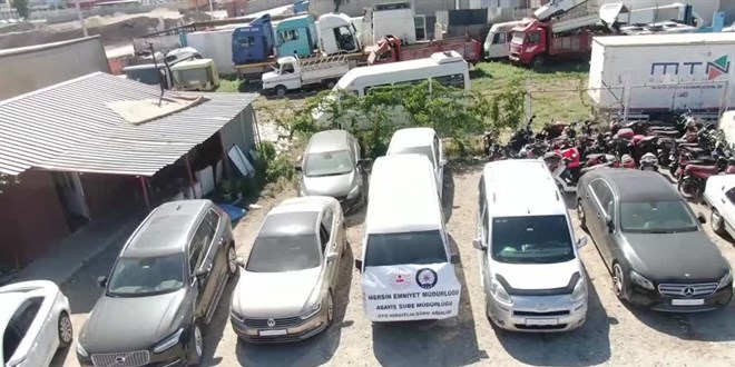 Depremde hasar gören araçlarla 'change' yaptıkları iddiasıyla 22 kişi yakalandı