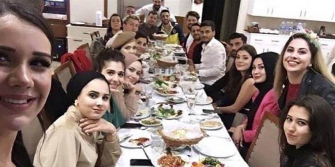 Dilan Polat'ın 'Şampiyonlar Ligi' fotoğrafındaki fenomenlere yurt dışına çıkış yasağı