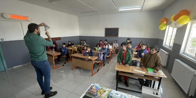 Deprem bölgesindeki 5 ilde 40 bin öğrenciye eğitim desteği