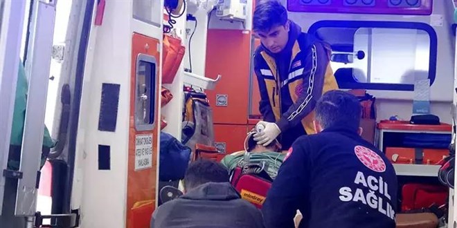 Devriye gezen polisin dikkati, 2 gencin hayatını kurtardı