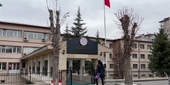 Sivas Belediyesi ağaçlara zarar verenler hakkında suç duyurusunda bulundu