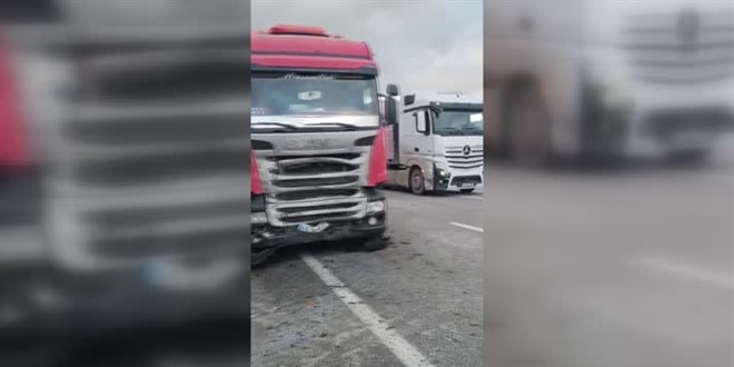 Tokat'ta otomobille tırın çarpıştığı kazada 2 kişi öldü, 1 kişi yaralandı