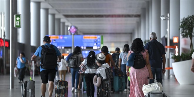stanbul'daki havalimanlarnda yolcu says yzde 21 artt