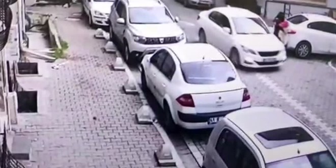 Yolda y�r�yen kad�na cinsel tacizde bulunan zanl� yakaland�