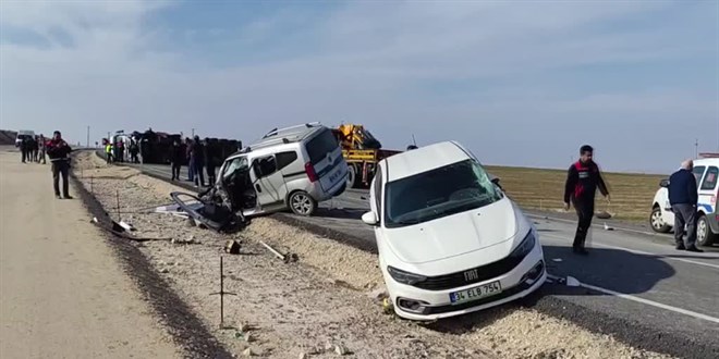 Siirt'te zincirleme trafik kazasında 2 kişi öldü, 2 kişi yaralandı
