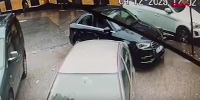 İETT otobüsünde biber gazı sıktı