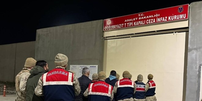 Ağrı'da bir tırdan 30 kilogram beyaz altın çalan 5 zanlıya tutuklama