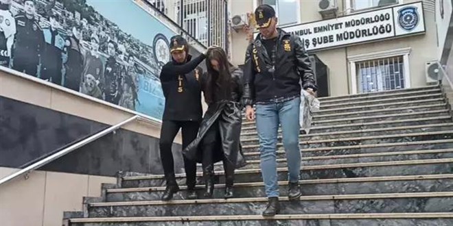 Sosyal medya fenomeni Gizem B. 'müstehcenlik' suçlamasıyla gözaltına alındı