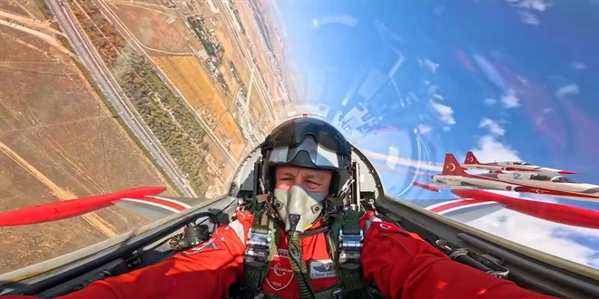 Hava Kuvvetleri Komutan Kadolu 'Trk Yldzlar' ile utu