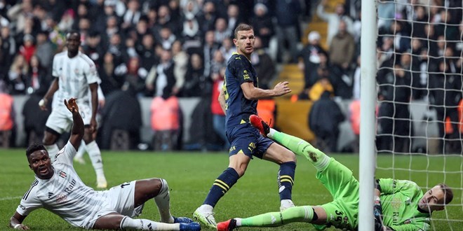 Fenerbahçe derbide 3 puanı 3 golle aldı