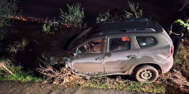 Çorum'da kaza yapan 4 kişi otomobili bırakıp kaza yerinden uzaklaştı
