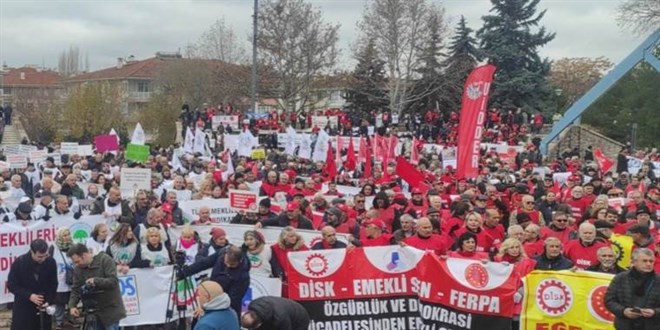 Bakentte emeklilerden miting