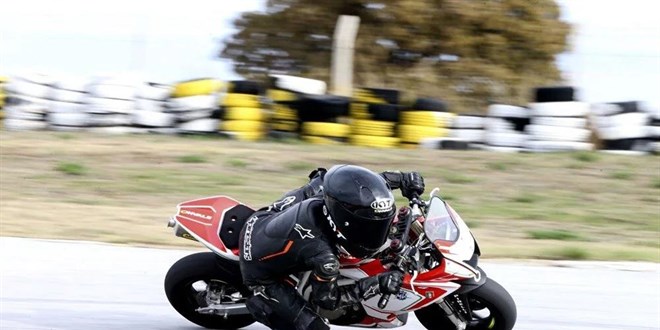 5 yaşında kullanmayı öğrendiği motosikletiyle yaşından fazla kupa kazandı