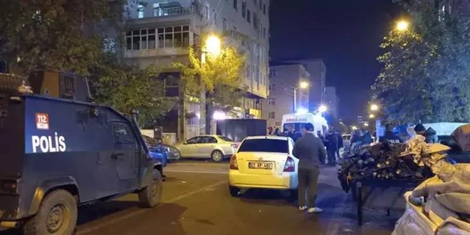 Husumetliler arasında tekmeli, yumruklu, bıçaklı kavga: 2 yaralı