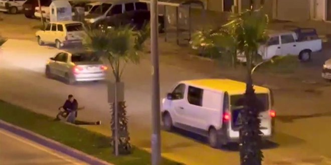 Bıçaklanıp yolun ortasına atıldı, kimse yardımına koşmadı