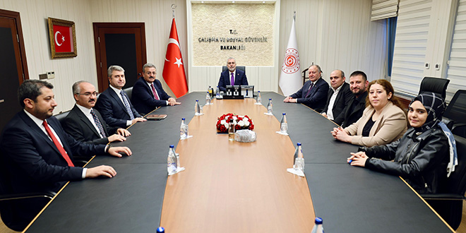 Bakan Ikhan, Asgari cret Tespit Komisyonu'ndaki iileri kabul etti