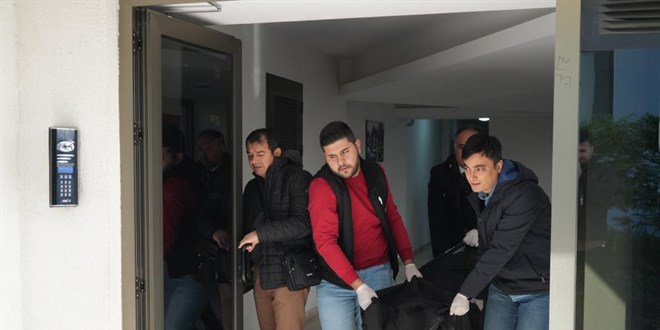 Müdür yardımcısı boğazı bıçakla kesilmiş halde bulundu