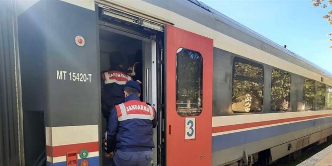 Trendeki yolculuk 'gözaltı' ile son buldu